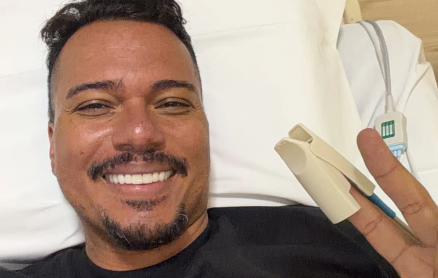 Do soro para o palco! Bruno Cardoso, vocalista do Sorriso Maroto, foi hospitalizado após sofrer queda de pressão e desidratação em Natal. Liberado pelos médicos, cantou na mesma noite.