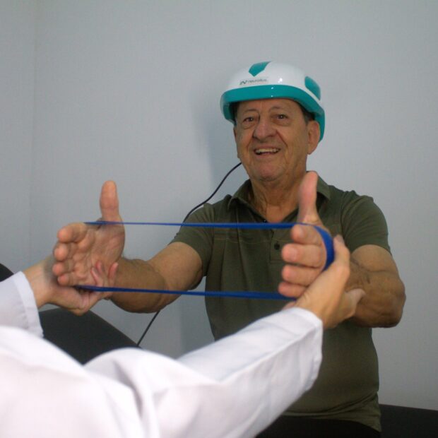 Dr. Álvaro Pereira destaca que envelhecimento não significa necessariamente desenvolver demência e reforça a importância da prevenção ao longo da vida.