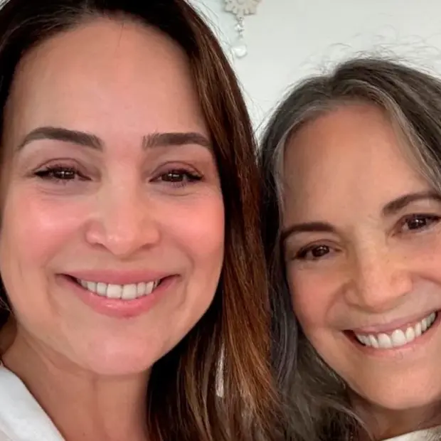 Gabriela Duarte saiu em defesa da mãe, Regina Duarte, e classificou como “bastante deselegante” a condução de entrevista que abordou política e Bolsonaro.