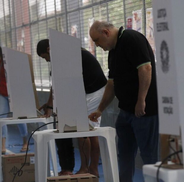 votação em cabines individuais