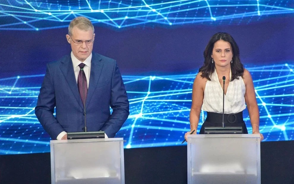 Debate presidencial foi conduzido por Adriana Araújo e Eduardo Oinegue
