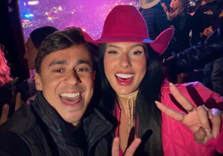 Ana Castela posou ao lado de Nikolas Ferreira durante a Festa do Peão de Barretos