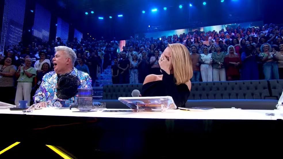 Atriz revelou que conversava com o namorado, Tiago Pessôa, antes de um voo nos Estados Unidos

