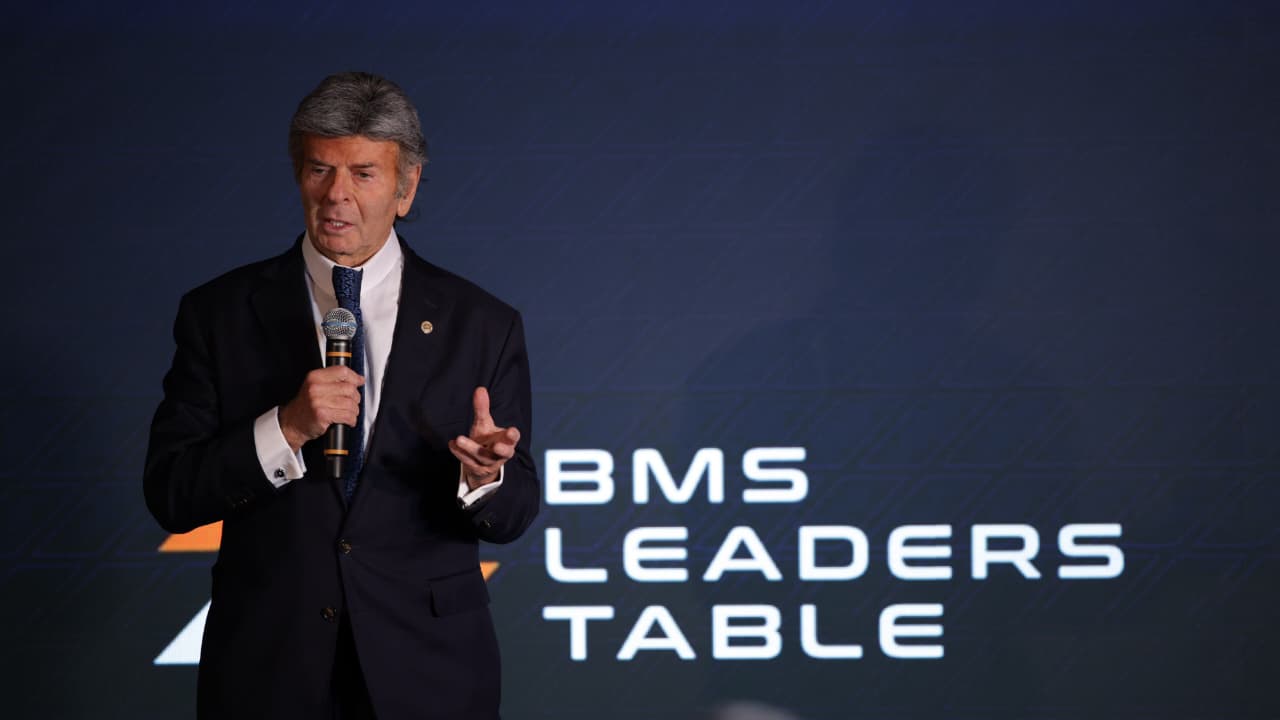 Na noite de 20 de agosto, o evento BMS Leaders Table reuniu tributaristas e empresários para debater segurança jurídica e os rumos do contencioso fiscal no país. A abertura da programação contou com palestra do ministro do Supremo Tribunal Federal, Luís Fux, que analisou a estabilidade de precedentes e a modulação de efeitos na gestão de riscos operacionais. Durante o encontro, o advogado Lucas Barbosa Oliveira apresentou a Iter, empresa criada para aplicar inteligência artificial ao acompanhamento processual, cruzamento de jurisprudências e elaboração de minutas técnicas, oferecendo resposta ao elevado volume de disputas que tramitam no sistema de Justiça brasileiro.