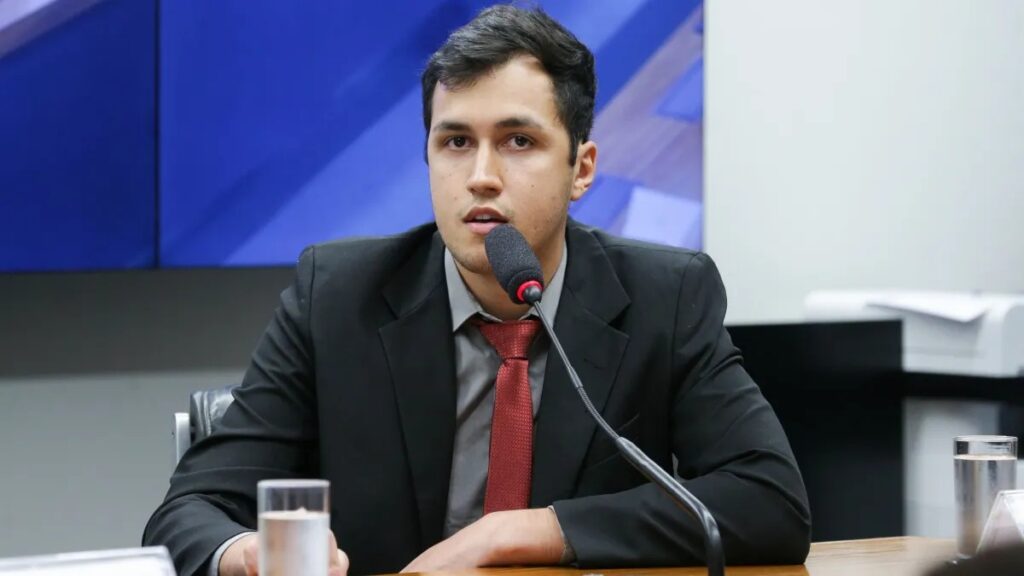 Gabriel Costenaro entrou na discussão após ser chamado pelo vereador
