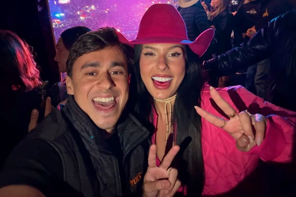 Cantora agradeceu a presença do deputado antes da foto que viralizou nas redes