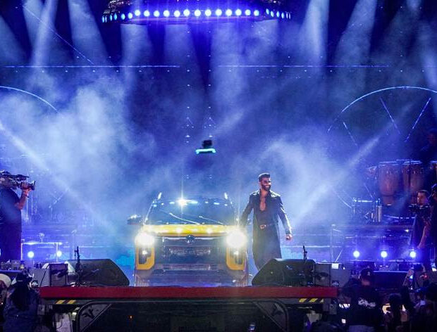 Gusttavo Lima chegou ao palco de Barretos a bordo da nova Volkswagen Tukan e oficializou uma parceria que terá as picapes da montadora como protagonistas.