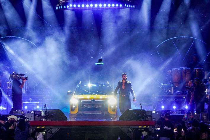 Gusttavo Lima chegou ao palco de Barretos a bordo da nova Volkswagen Tukan e oficializou uma parceria que terá as picapes da montadora como protagonistas.