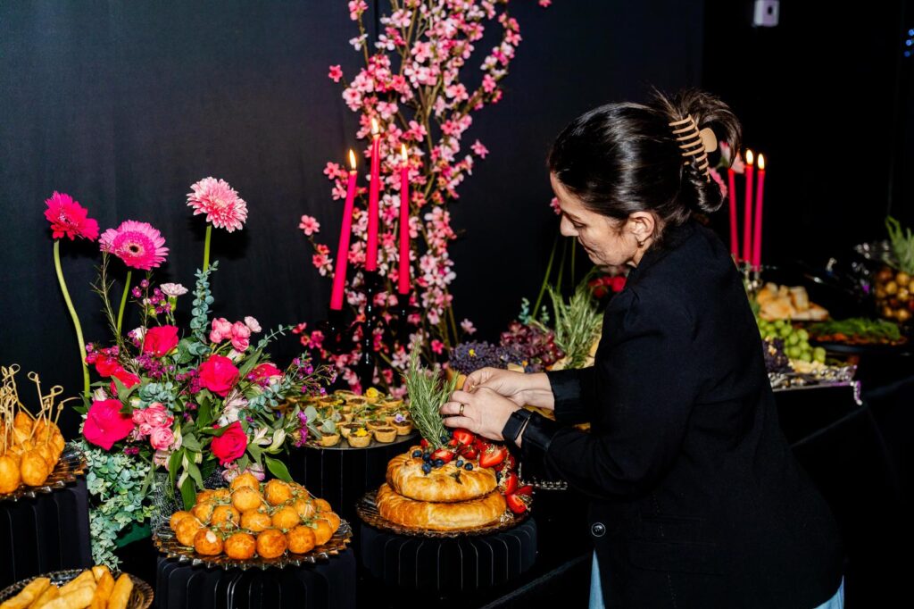 A gastronomia mineira levou sabores e referências da terra natal da família de Izadora para o evento.
