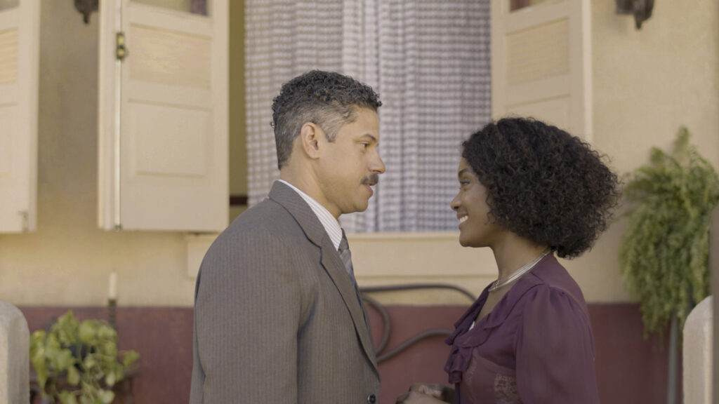 Niara e Onildo ficam frente a frente antes do primeiro beijo do casal em “A Nobreza do Amor” - Reprodução Globo