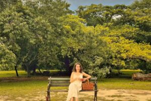 Manola transforma relações, erros, autossabotagem e amadurecimento nas oito faixas de seu primeiro álbum, “THE PRIZE”.