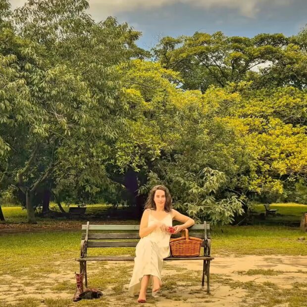 Manola transforma relações, erros, autossabotagem e amadurecimento nas oito faixas de seu primeiro álbum, “THE PRIZE”.