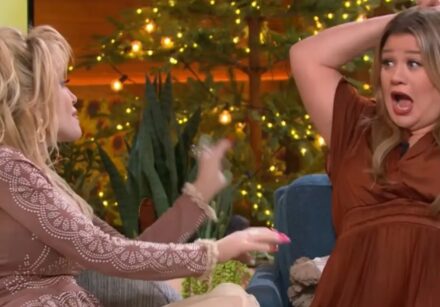 Dolly Parton durante entrevista em que falou sobre a música secreta