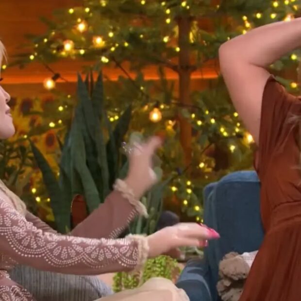 Dolly Parton durante entrevista em que falou sobre a música secreta