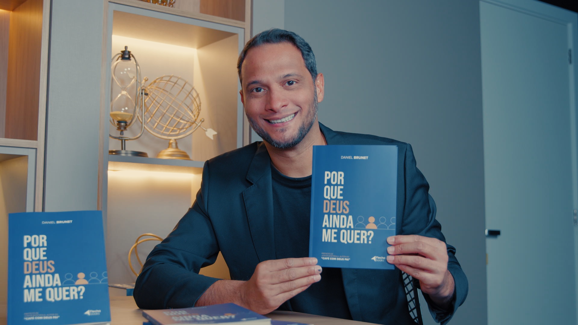 Daniel Brunet lança o livro Por Que Deus Ainda Me Quer? em Alphaville. Obra da Flecha Books aborda culpa, superação e restauração humana. Confira.