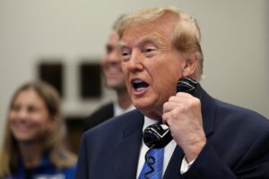 president trump visits nasa to honor artemis ii crew members