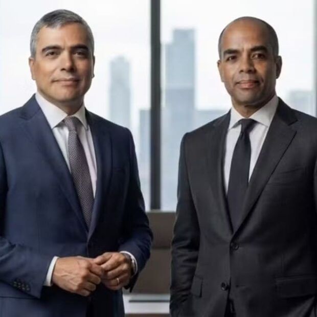 Especialistas Nilson Vianna e Célio Vasconcellos analisam como o avanço da inteligência artificial acelera ataques e exige defesas em tempo real.
