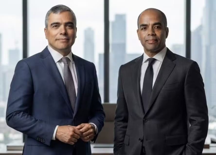 Especialistas Nilson Vianna e Célio Vasconcellos analisam como o avanço da inteligência artificial acelera ataques e exige defesas em tempo real.