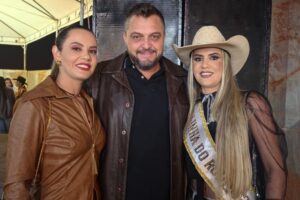Lara Alves Rueda, rainha de rodeio que revelou viver um trisal em Goiás