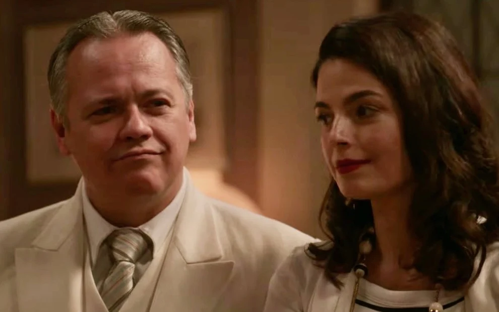 Diógenes (Danton Mello) e Marta (Emanuelle Araujo) juntos em cena de A Nobreza do Amor - TV Globo
