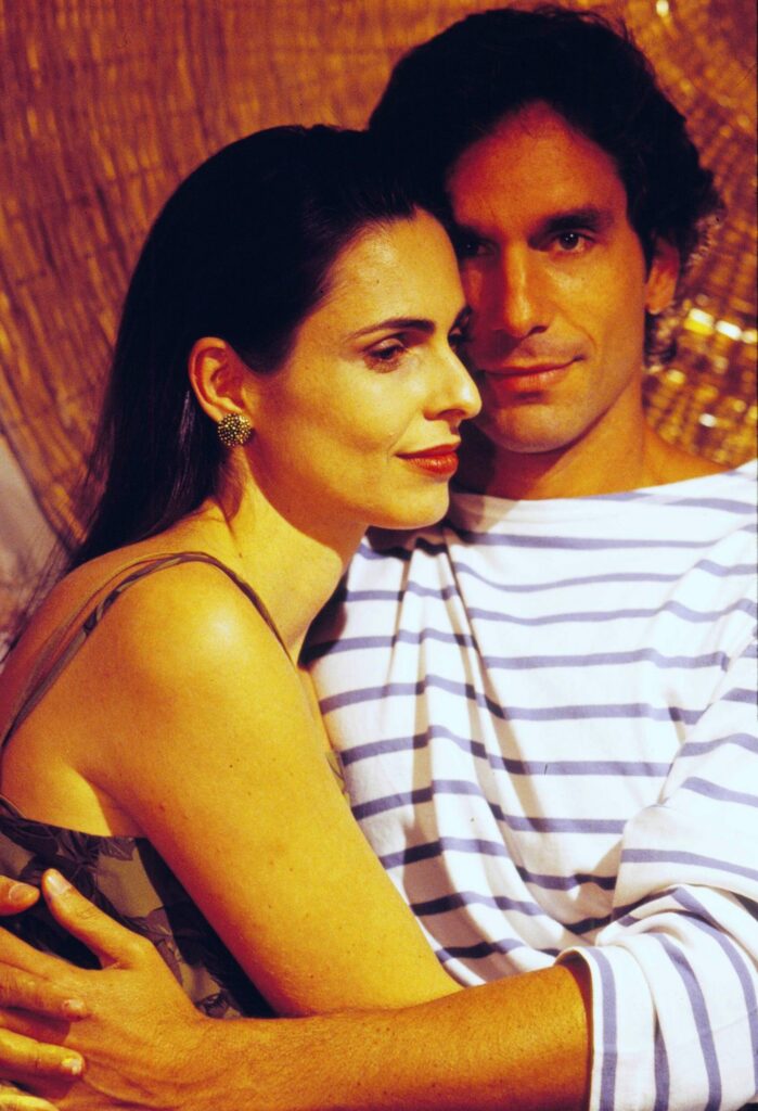 Tropicaliente volta à TV no dia 7 de setembro com Silvia Pfeifer, Herson Capri e um elenco daqueles que fazem a memória afetiva trabalhar. - TV GLOBO / CEDOC