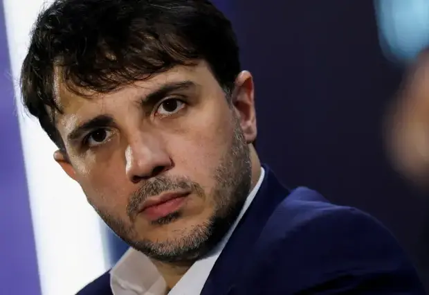 A decisão que restringiu parte da campanha de Renan Santos coloca no centro do debate o poder dos algoritmos e a igualdade entre candidatos nas redes sociais - Divulgação
