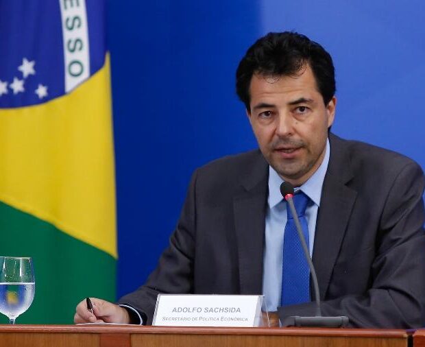 8abr2020 o secretario de politica economica adolfo sachsida em coletiva do ministerio da economia 1614634961785 v2 900x506