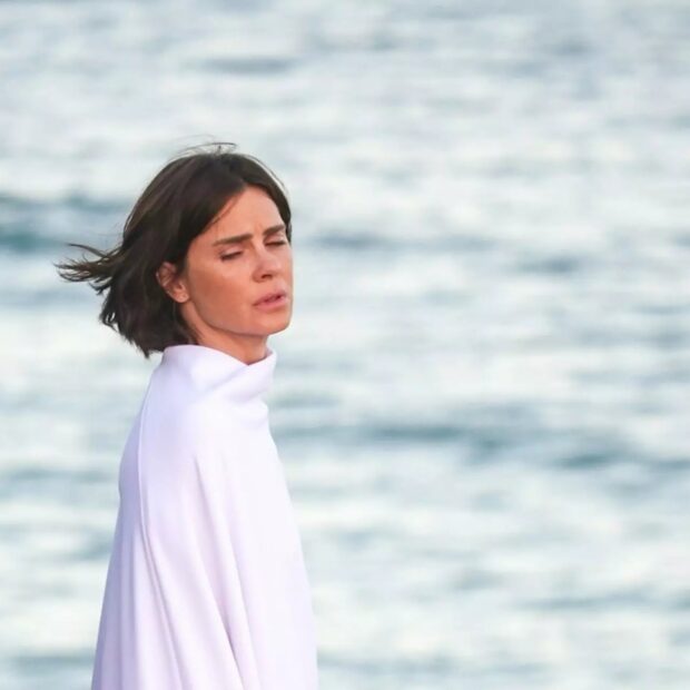 Carolina Dieckmmann interpreta Diná na nova versão cinematográfica de A Viagem