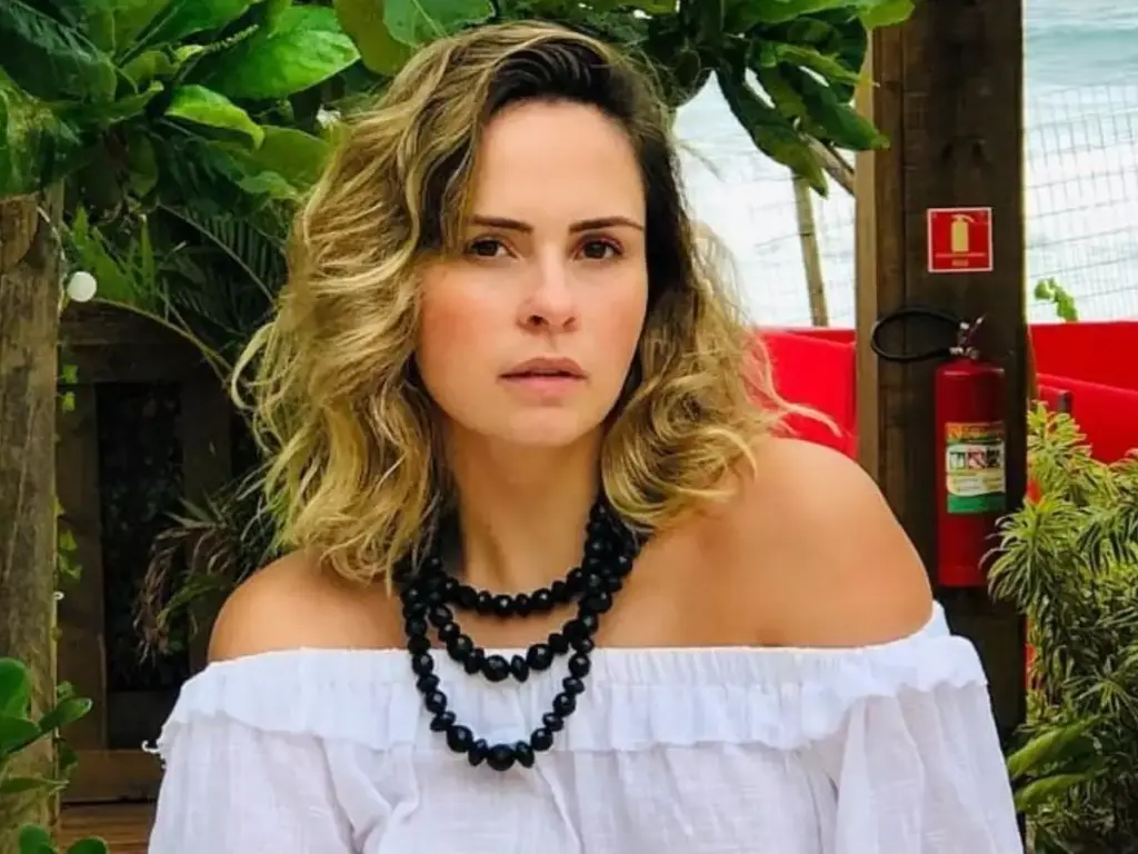 Ana Paula Renault rejeitou o rótulo de “coach” durante palestra e provocou reação da ICF, que saiu em defesa do coaching profissional.