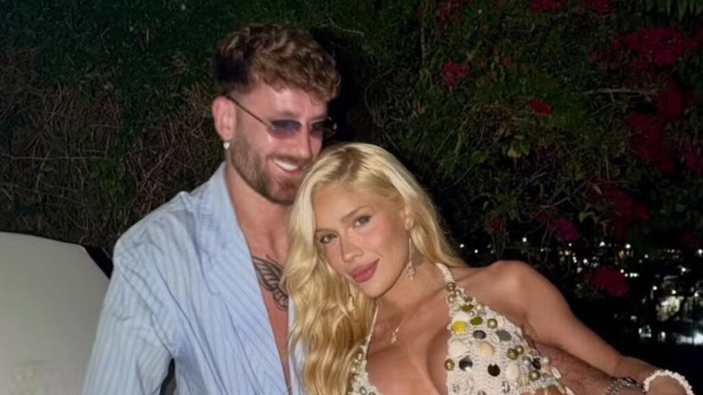 Karoline Lima e Léo Pereira ficaram noivos em julho