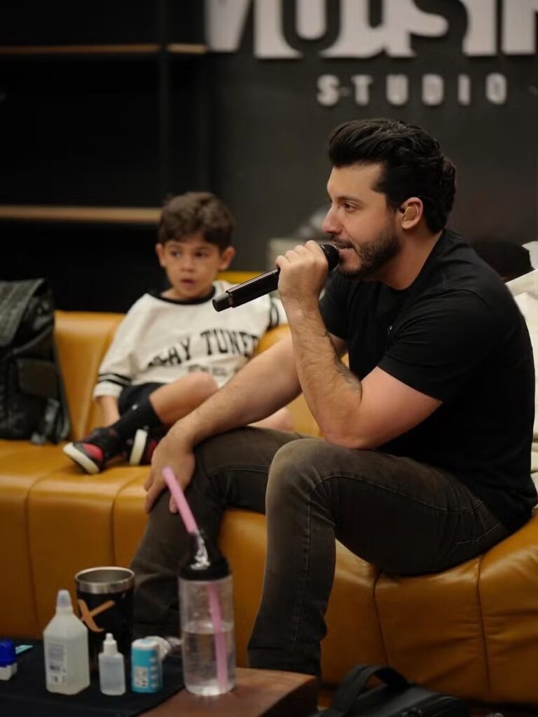 Murilo Huff contou como apresenta ao filho no&ccedil;&otilde;es de educa&ccedil;&atilde;o financeira.