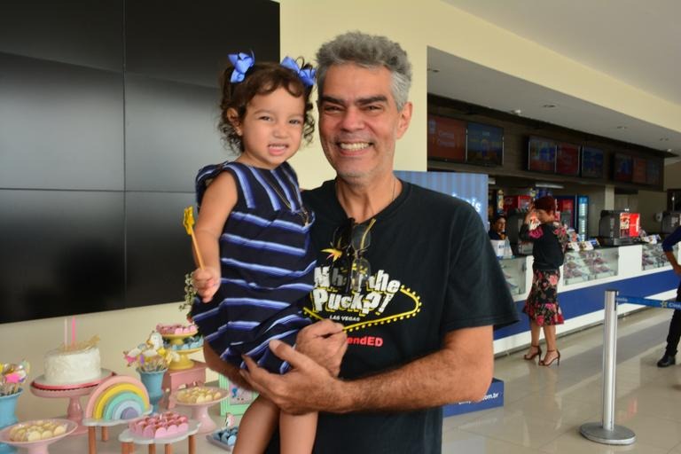  Rico Rondelli com uma das filhas em registro de família
