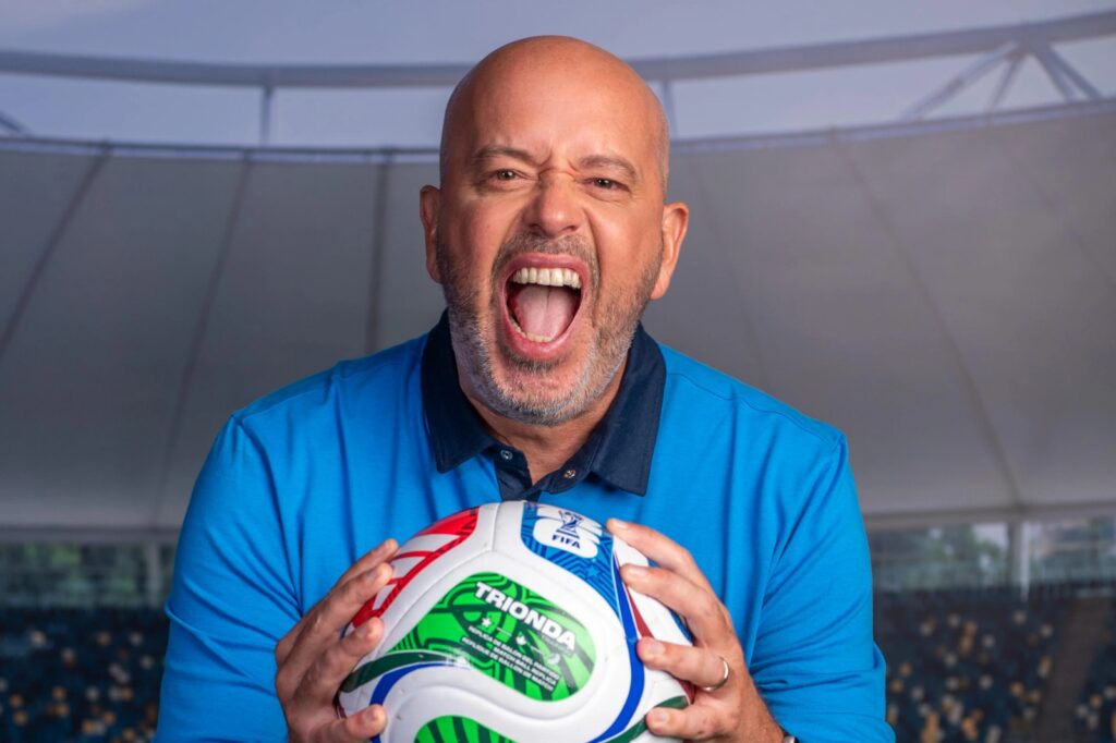 Alex Escobar em registro ligado ao trabalho no esporte