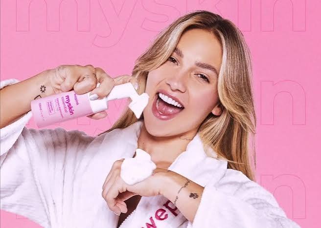  Influenciadora divulga produto da marca da qual é sócia
