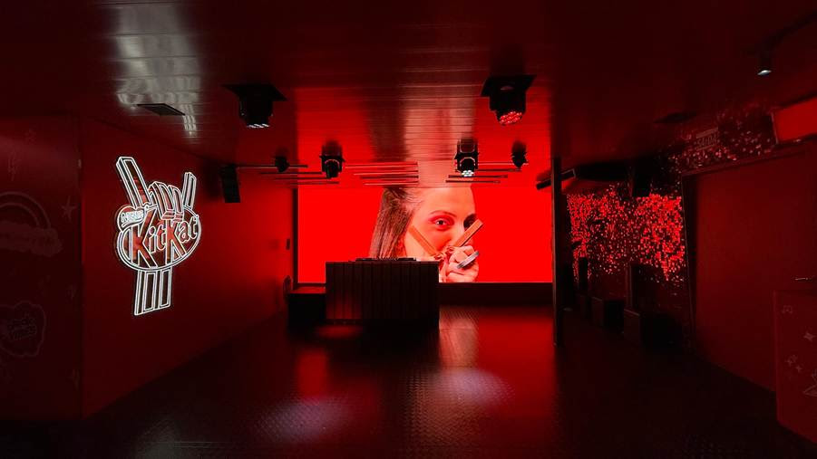 KitKat transforma a pausa entre os shows do Rock in Rio 2026 em experiência com DJs, brindes, personalização de acessórios e vista privilegiada para o Palco Mundo.