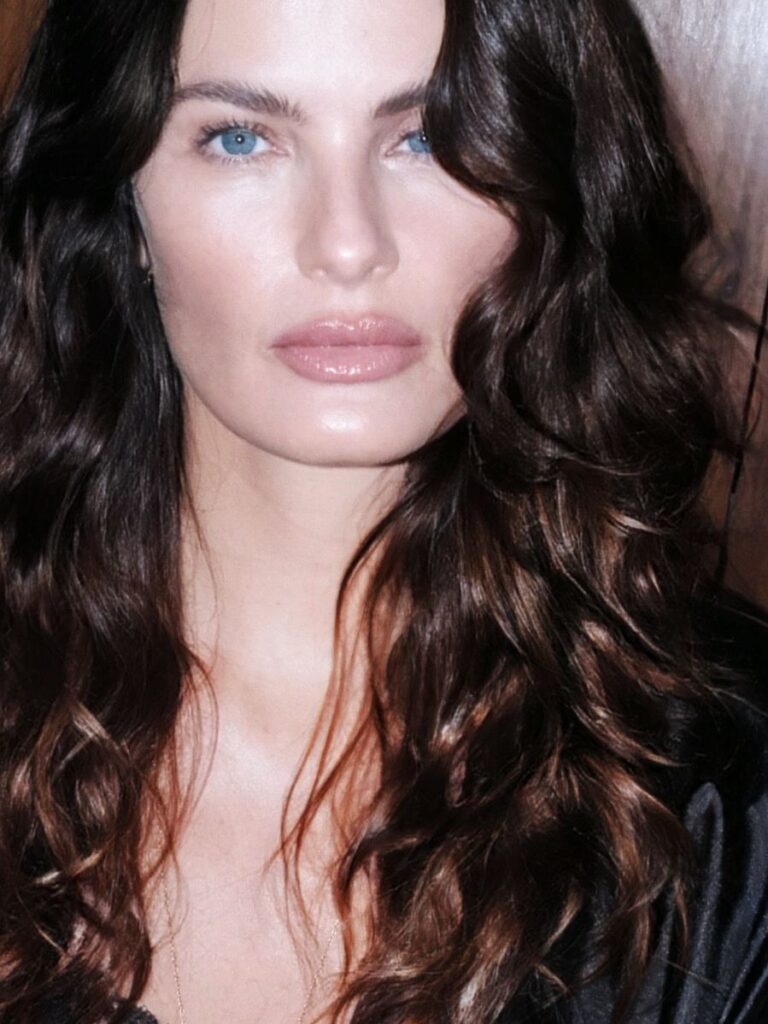 Isabeli Fontana será a principal estrela do THE EVENT 003, projeto comandado pelo brasileiro Vincenzo Visciglia nos Emirados Árabes.