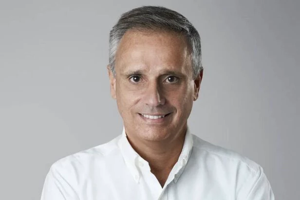 Daniel Castro revela movimentações nos bastidores da Globo que envolvem executivos ligados a áreas estratégicas como Globoplay, finanças, comunicação e direitos esportivos.