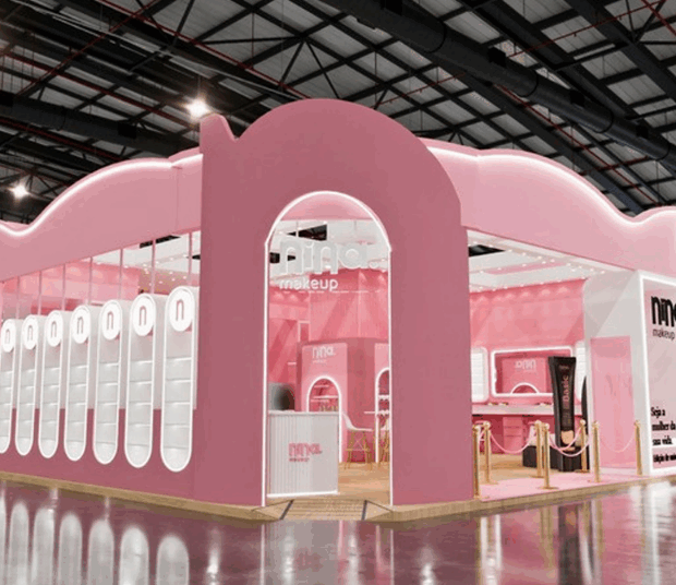 Nina Makeup celebra dez anos com dois estandes na Beauty Fair 2026, dividindo sua presença entre relacionamento comercial e venda direta ao consumidor.