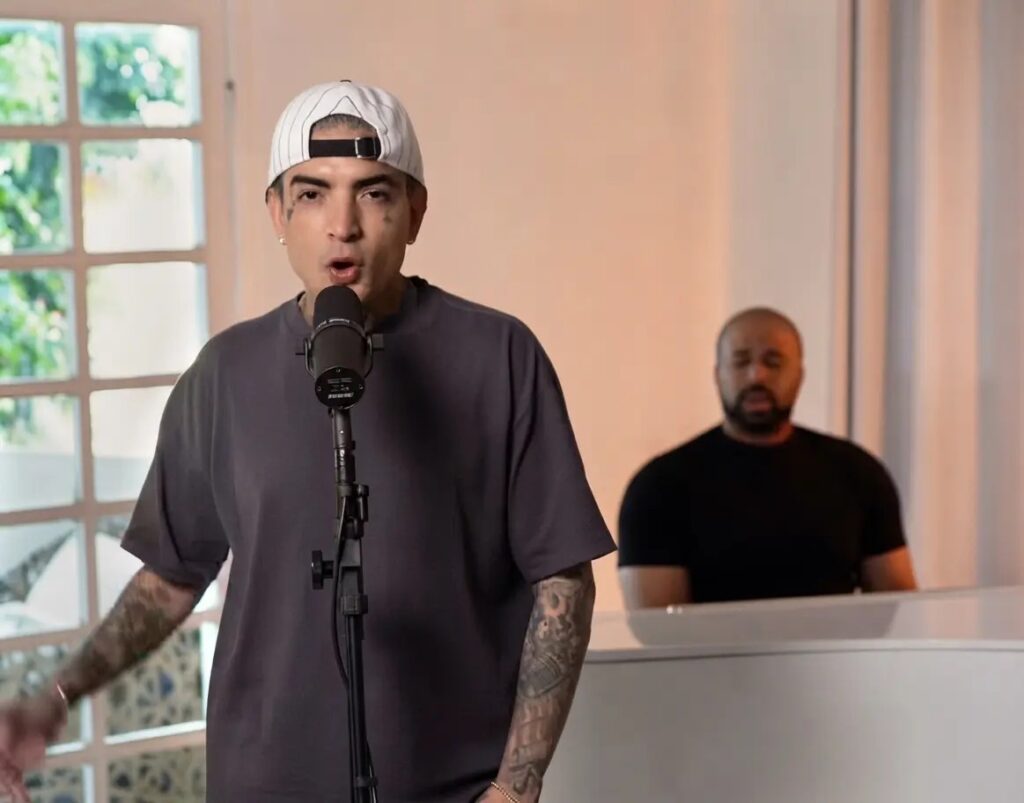 Cantor compartilhou vídeo cantando louvor nas redes sociais