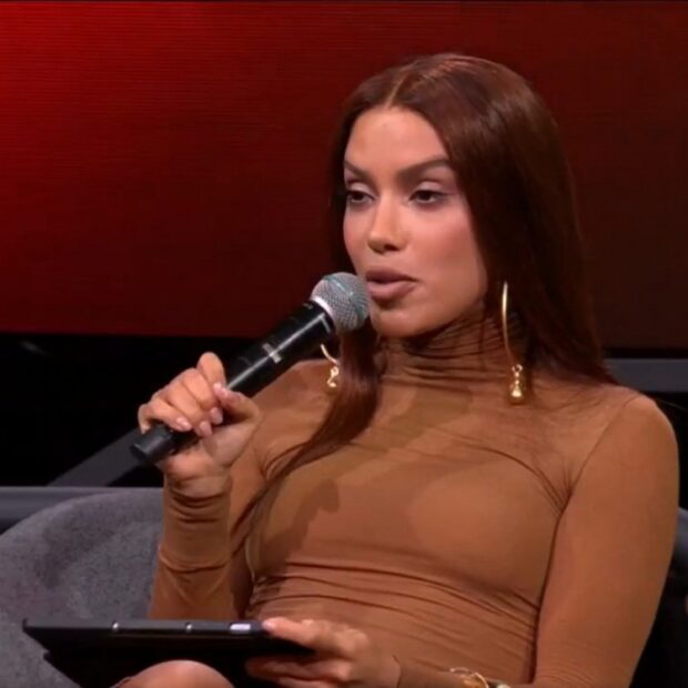 Anitta criticou o áudio da apresentação de um grupo pop no Estrelas da Casa