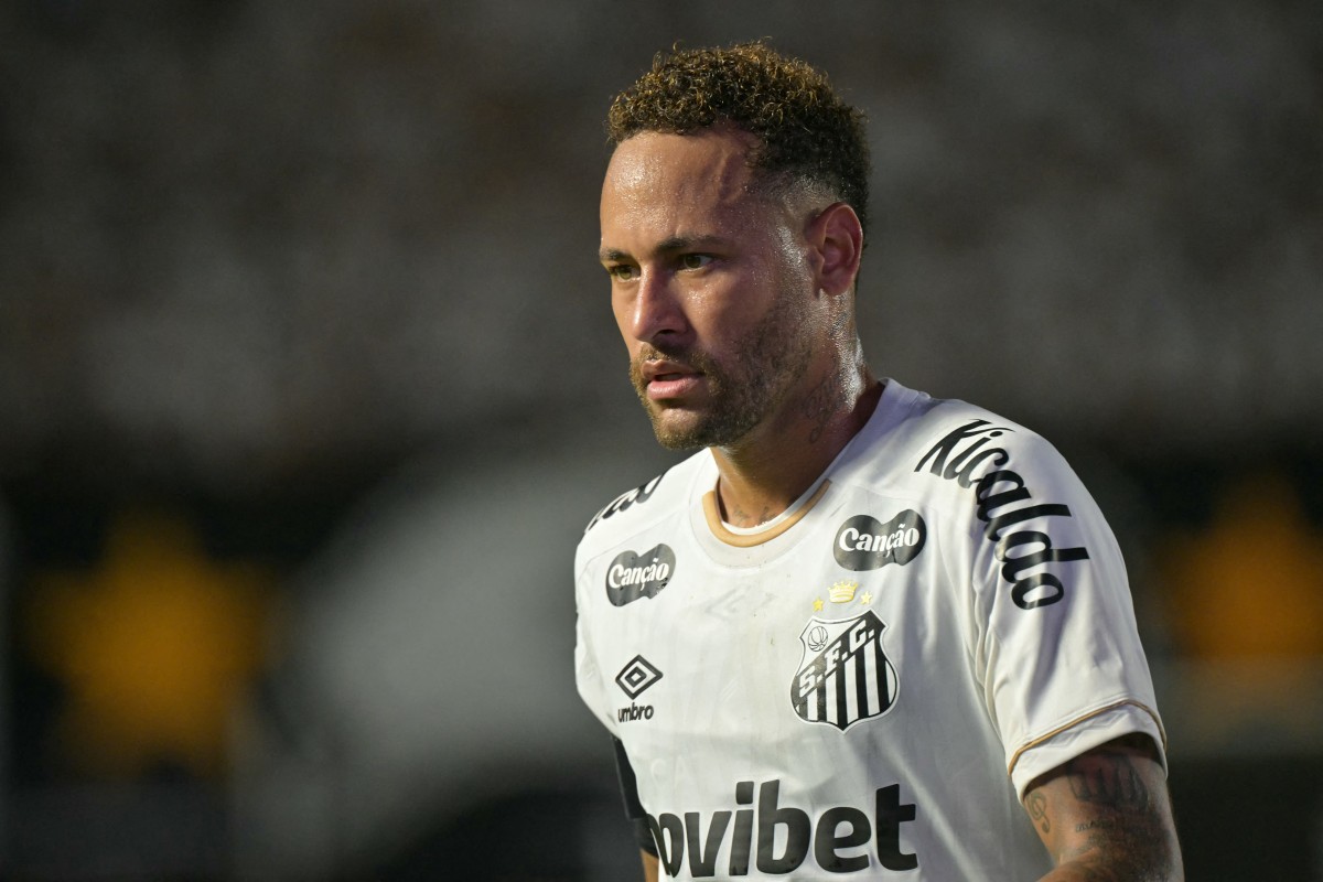 Neymar ficará dois meses sem jogar após lesão na coxa