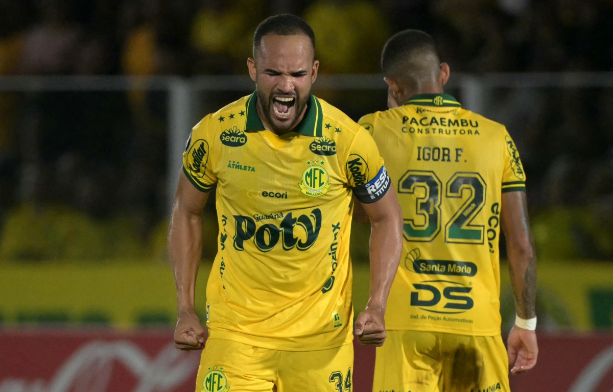 Mirassol vira contra o Coritiba, desencanta após 5 jogos no Brasileirão e se mantém fora do Z-4