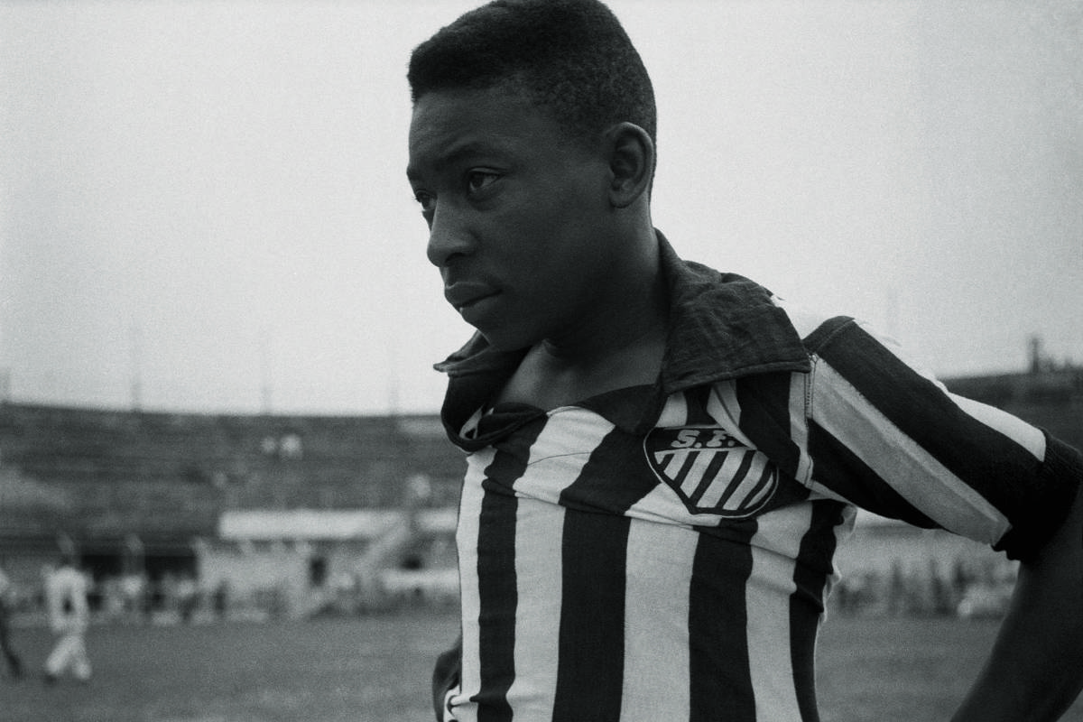Há 70 anos, o menino que buscava cigarros marcou o primeiro de seus 1.283 gols