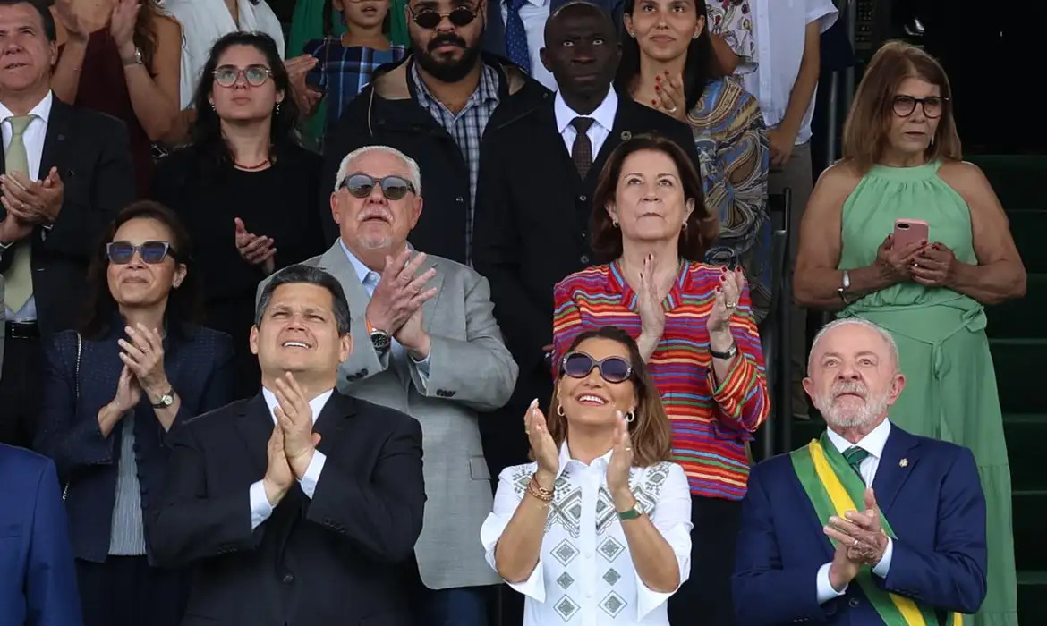 Desfile de 7 de Setembro em Brasília tem presença de Lula, Fachin e Alcolumbre