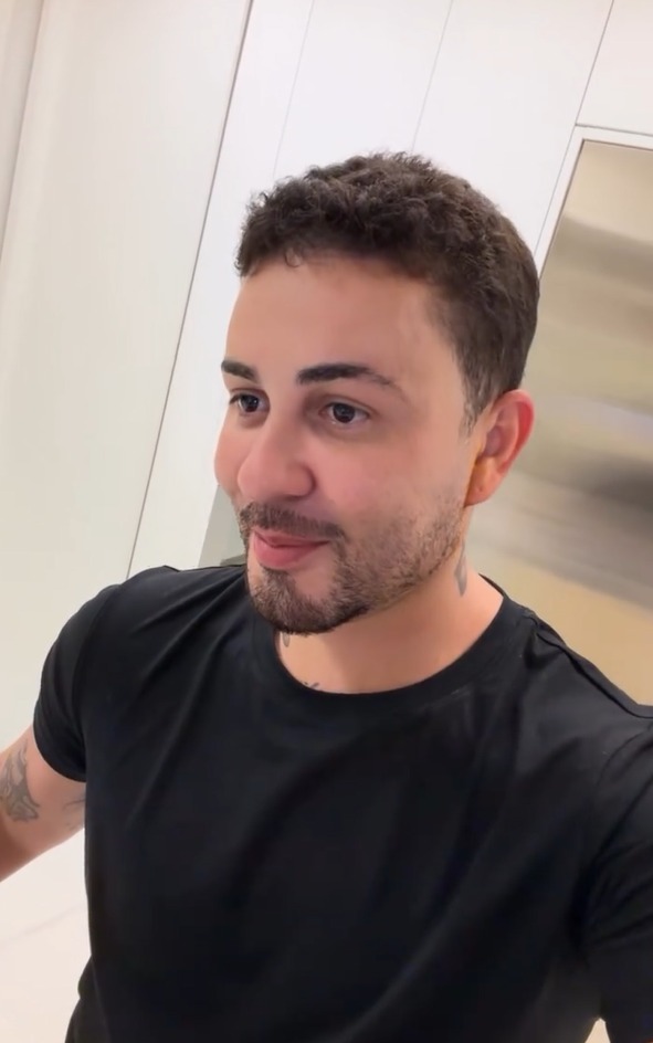 O influenciador usou estereótipos sobre gays durante o desabafo nas redes