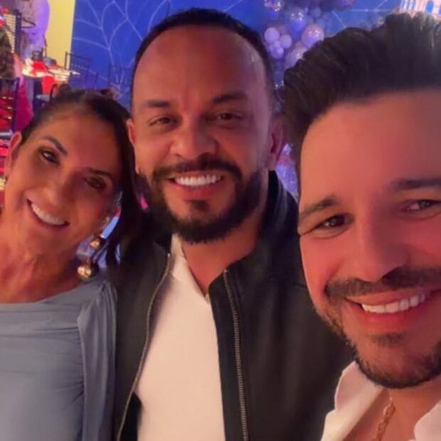 Margareth Serrão e Danilo Sanfoneiro posaram com o padre Marcos Rogério em Goiânia