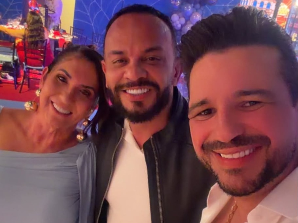 Margareth Serrão e Danilo Sanfoneiro posaram com o padre Marcos Rogério em Goiânia