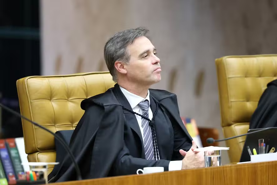 Mendonça diz que foi monitorado de forma ilegal em decisão que afastou chefe da PF