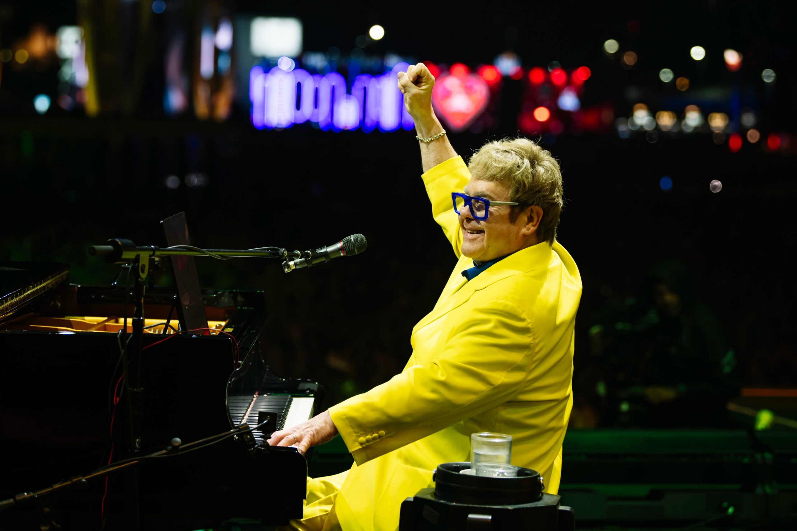 Elton John lotou a Cidade do Rock em seu único show no Brasil em 2026 e levou o público a cantar clássicos de mais de cinco décadas de carreira - Reprodução Instagram