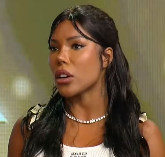 Segundo a coluna de Fábia Oliveira, Carol Lekker receberia cerca de R$ 10 mil mensais no Fofocalizando e já teria comunicado sua saída ao SBT.